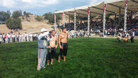 Akyazı Belediyesi güreş takımı derece ile döndü